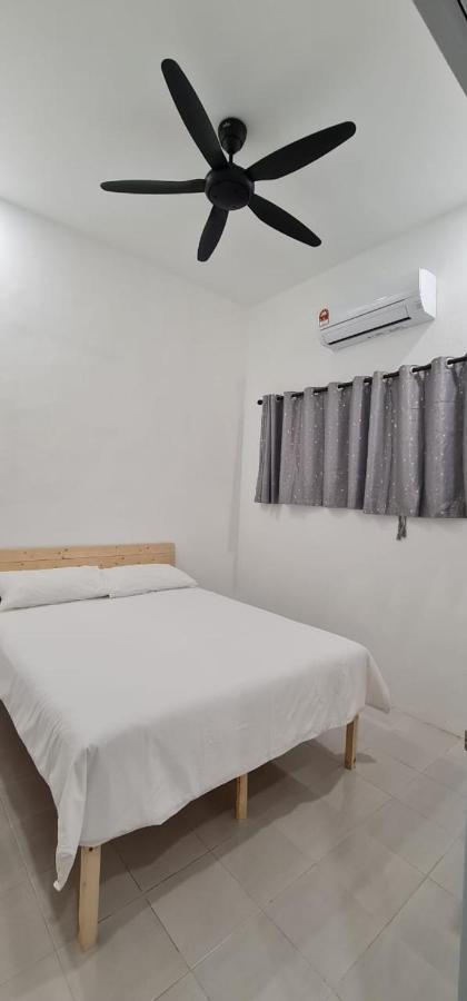 Voon 4 Bedroom Homestay Мерсинг Экстерьер фото