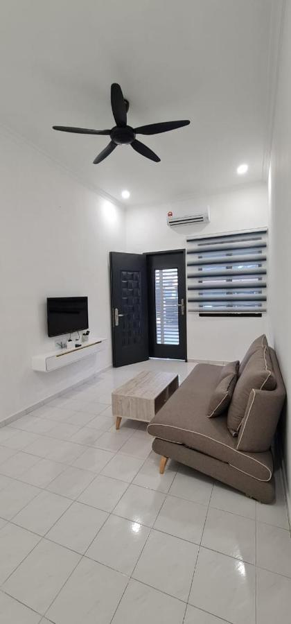 Voon 4 Bedroom Homestay Мерсинг Экстерьер фото